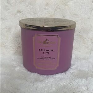 White Barn Rose Water & Ivy Candle - Purple‎